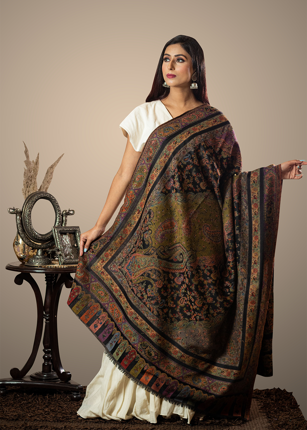 Masudh women's shawl perfect blend of ethnic paisley & floral work in woollen fabric
