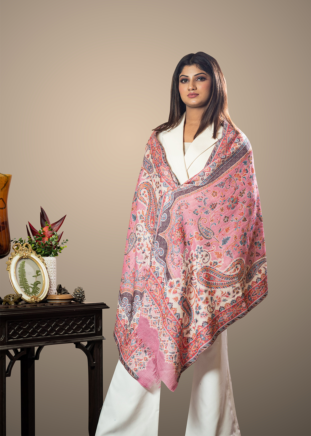 Masudh women's shawl with paisley & floral pattern all over in woollen fabric, pink