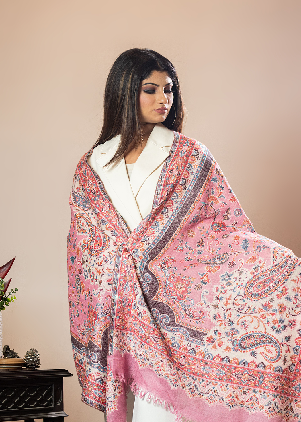 Masudh women's shawl with paisley & floral pattern all over in woollen fabric, pink