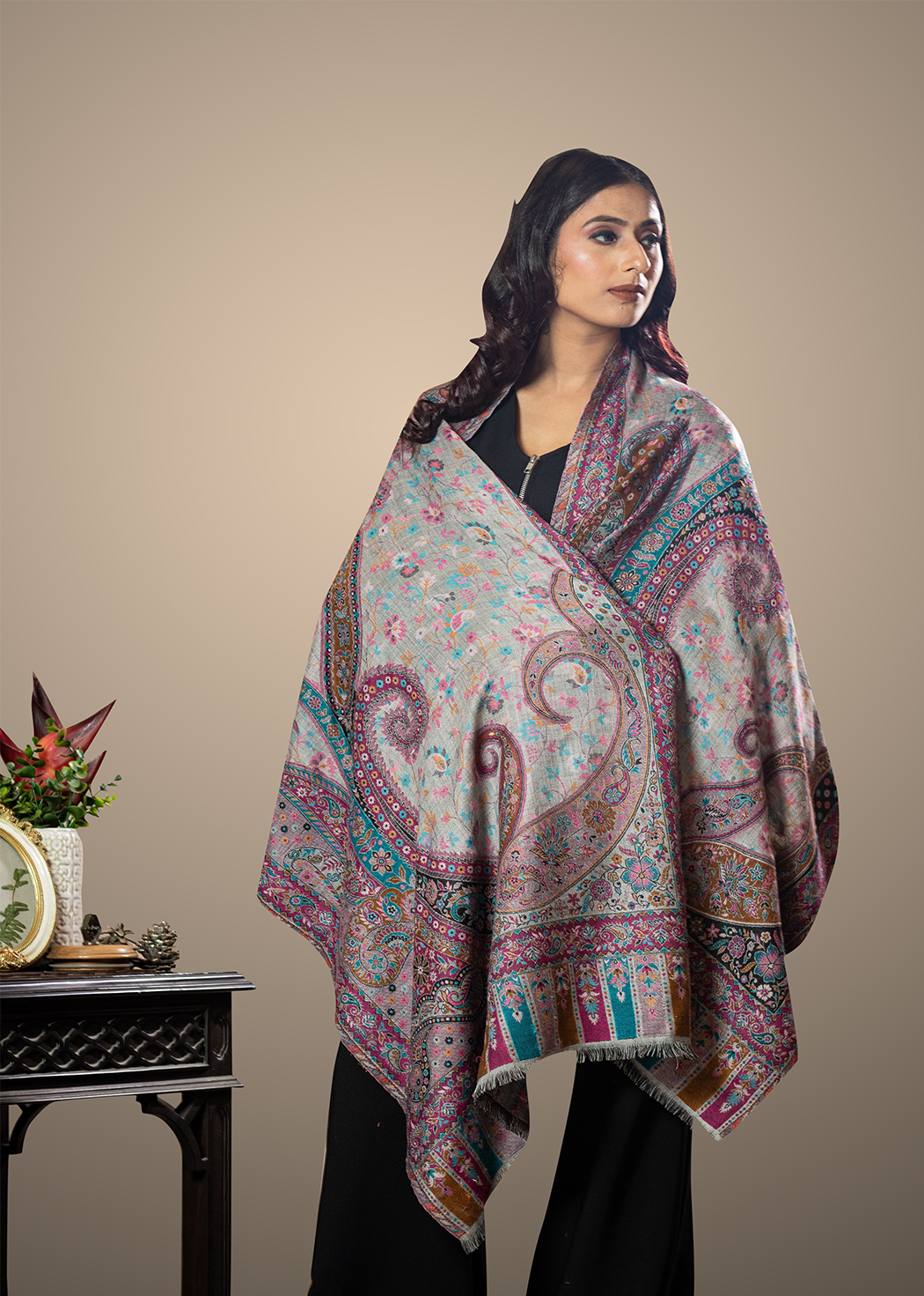 Masudh women's shawl with paisley & floral pattern all over in woollen fabric, grey